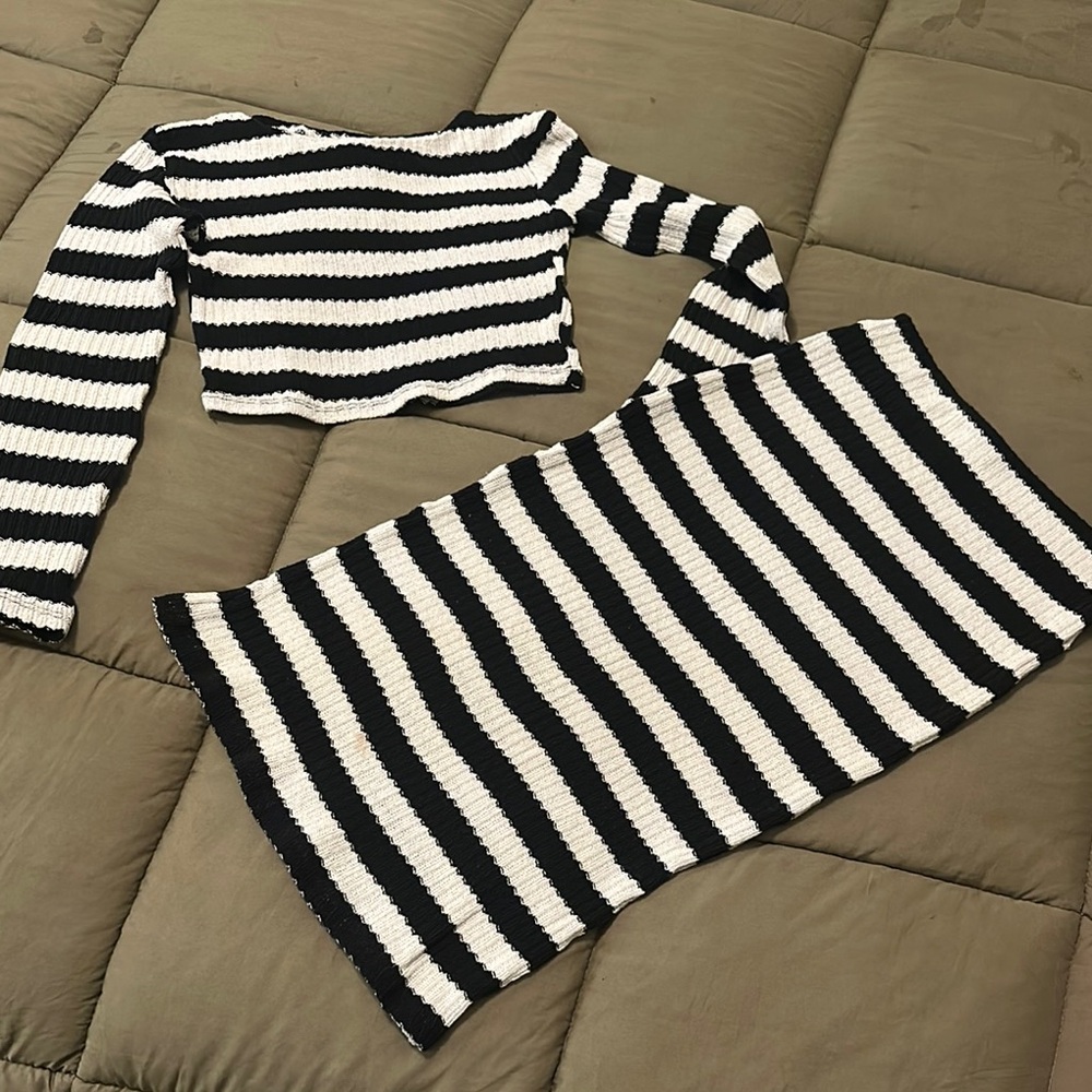 Zara Black and White Ribbed Midi Pencil Skirt